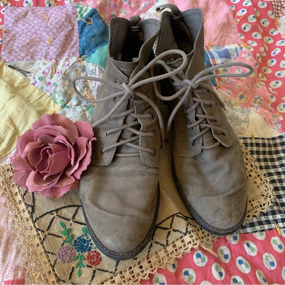 ✨Sam Edelman Lace Up Booties✨